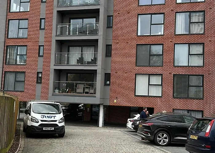Bournemouth Bh1 Balcony With Parking Apartment